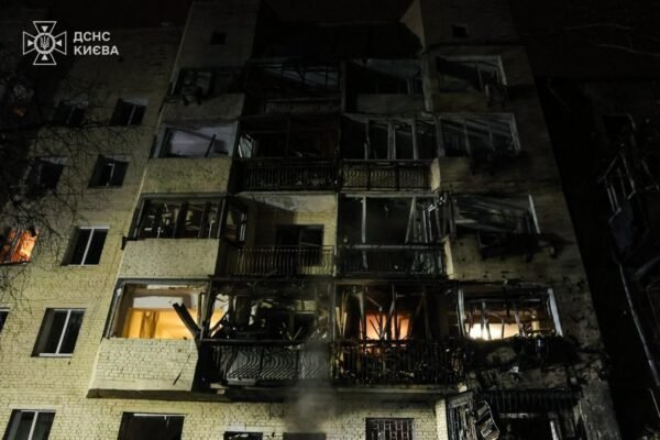 Чергова масована атака на Київ: Відомо про 7 поранених, у двох районах руйнування