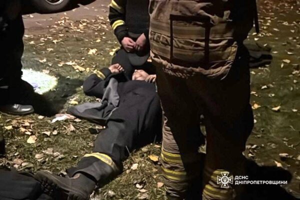 На Дніпропетровщині внаслідок повторного удару росіян загинув рятувальник, є поранені