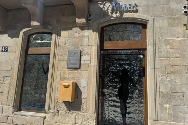 У кам’яниці XVIII століття в центрі Львова незаконно відкрили еротичний шоу-бар