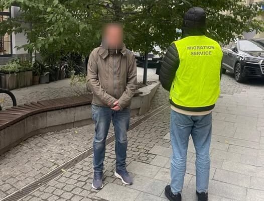 Зі Львівщини примусово депортують громадянина Білорусі, який нелегально жив тут шість років