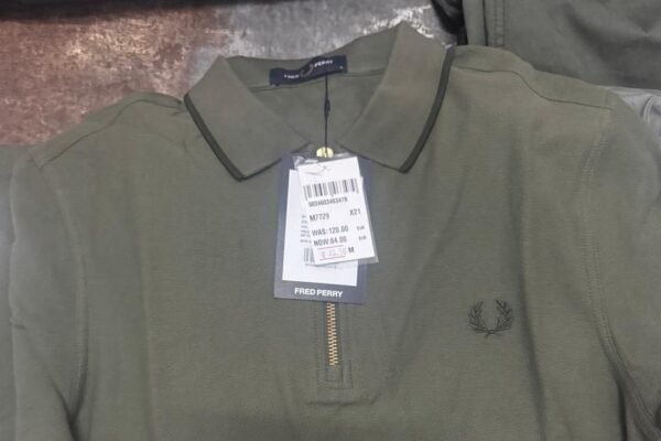 «Універмаг» на колесах: у Шегинях зупинили автомобіль з одягом на 1,5 млн грн