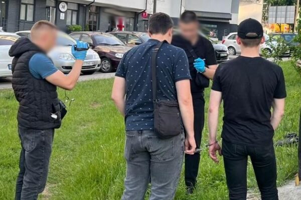 Збував наркотики та психотропи по всій Україні – на Львівщині судитимуть 25-річного наркоділка
