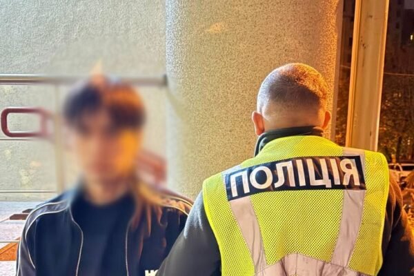 У Києві затримали чоловіка, який побив та пограбував дівчину після знайомства в інтернеті