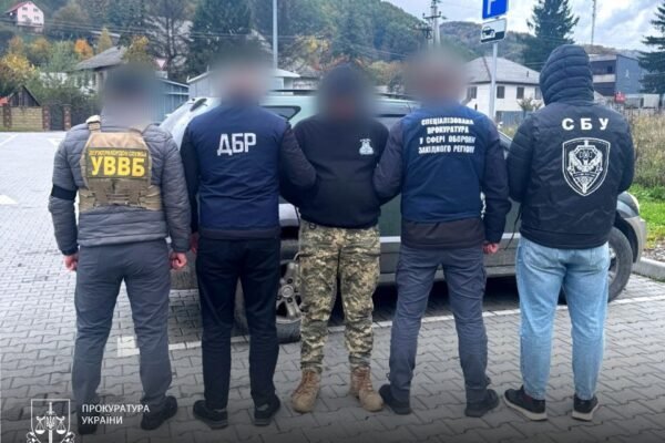 На Закарпатті викрили військовослужбовця, який переправляв до Європи цигарки і військовозобов’язаних