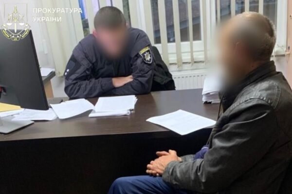 Мешканець Прикарпаття прив’язав собаку ланцюгом до автомобіля і тягнув дорогою