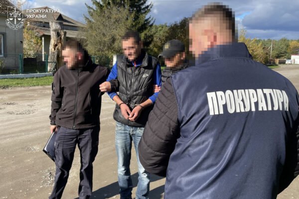 На Львівщині 32-річний чоловік торгував набоями до автоматів Калашникова просто в центрі села