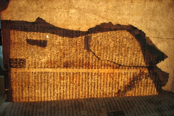 У Львові покажуть відреставровану Острозьку Біблію 1581 року (ФОТО)