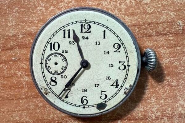 Львів’янин намагався вивезти за кордон годинник «Москва» та позолочену ручку