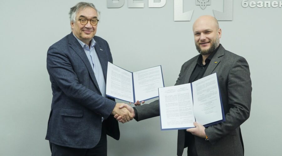 Олександр Цивінський та Роман Ващук підписують Меморандум про співпрацю між БЕБ і Радою бізнес-омбудсмена