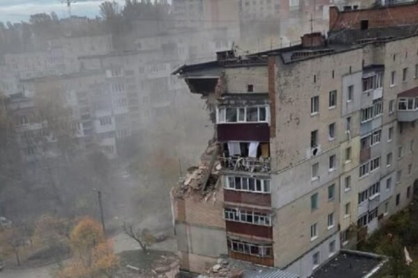 У Хмельницькому стався вибух у багатоповерхівці: Зруйновано кілька поверхів