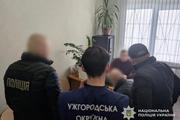 На Закарпатті викрили керівника благодійного фонду, який продавав цивільним автомобілі, ввезені для потреб ЗСУ