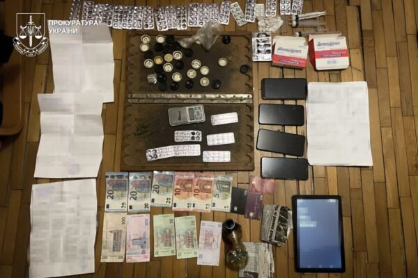 «Метадоновий бізнес» замість реабілітації – в Ужгороді викрили схему збуту рецептурних опіоїдних пігулок