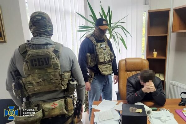 На Прикарпатті викрили адвоката, який оформляв для ухилянтів фіктивні шлюби