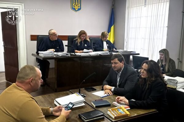 На Закарпатті судять трьох чоловіків, які вбили знайомого, розчленували його тіло і намагалися спалити