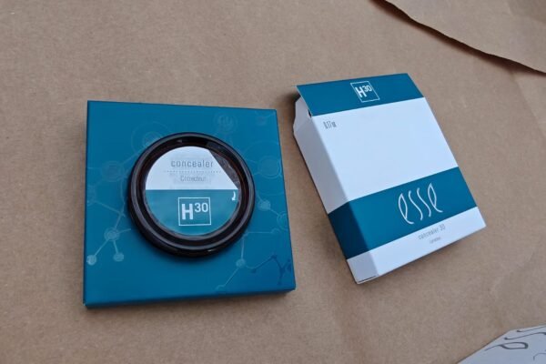 Львівські митники виявили контрабанду косметики відомого південноафриканського бренду на 2 млн грн