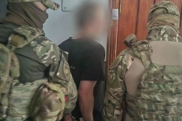 На Прикарпатті затримали чоловіка, який на замовлення спецслужб РФ палив авто