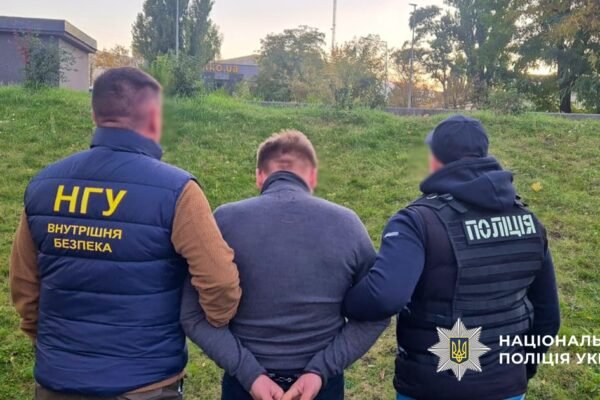 10 тис. доларів за “тилову” посаду: У Києві затримали експоліцейського, що організував схему для уникнення служби на передовій