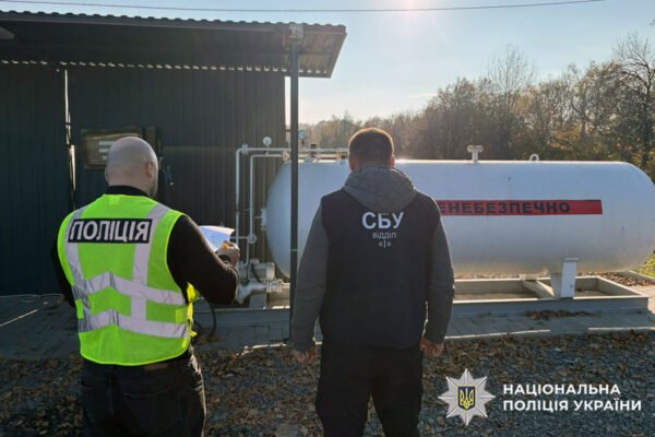 У Хмельницькому діяла мережа нелегальних АЗС