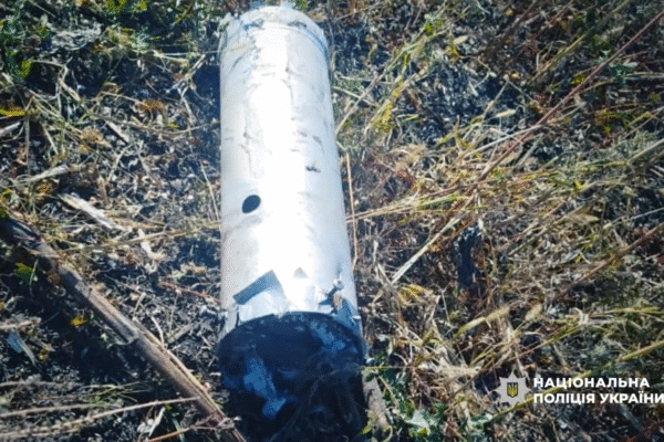 На Сумщині в полі виявили касету з протитанковою міною всередині (ВІДЕО)