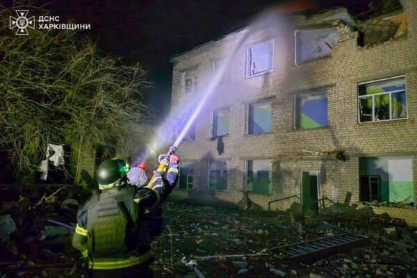 Росіяни вдарили по навчальних закладах на Харківщині: Виникли пожежі