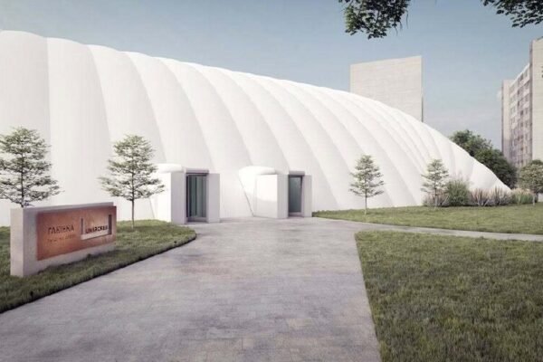 У Львові розпочали будівництво льодового майданчика