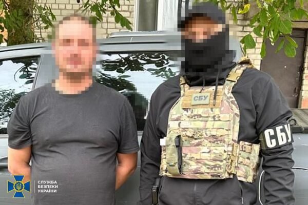 У Херсоні затримали ще одного колаборанта, який охороняв камери окупаційної катівні