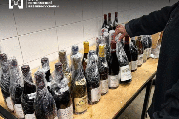 На контрабанді елітного алкоголю погорів житель Буковини