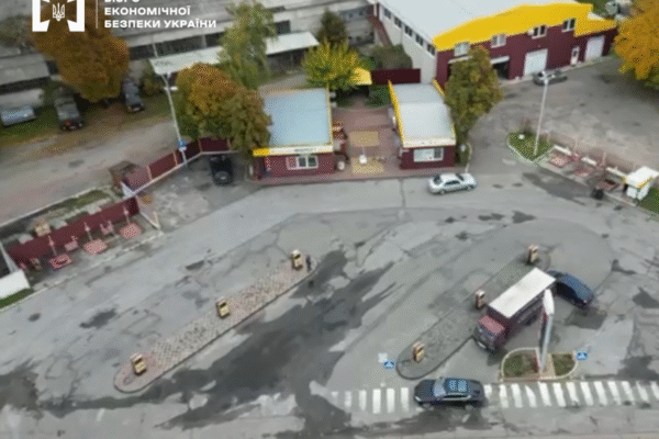 З нелегальної АЗС під Києвом вилучили 8 тисяч літрів пального