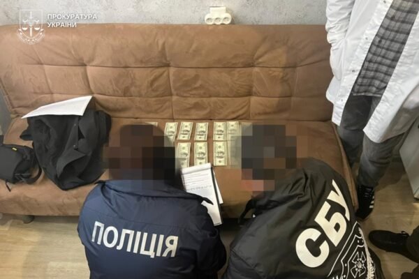 На Хмельниччині затримали психіатра після отримання хабаря за встановлення групи інвалідності