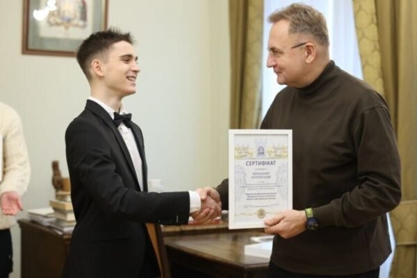 У Львові обдаровані учні та випускники можуть отримати 30 000 грн від міста