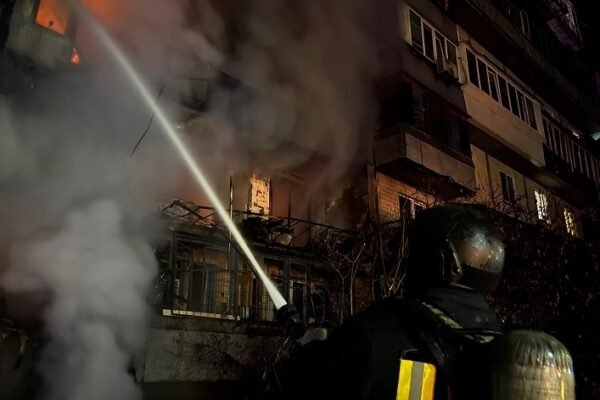 Терор столиці: Внаслідок масованої атаки у Києві є загиблі, горіли багатоповерхівки (ФОТО)