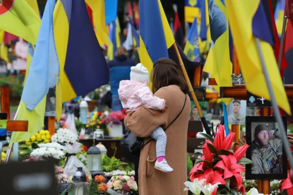 На Личаківському кладовищі у Львові вшанували пам’ять полеглих героїв України всіх часів (фото)