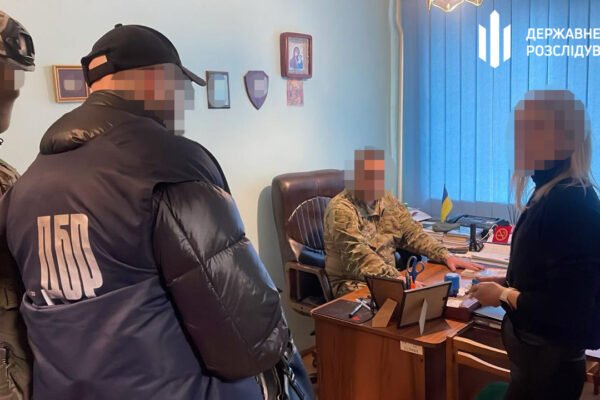 На Закарпатті судитимуть працівника ТЦК, який помагав призовникам втікати з центру комплектування