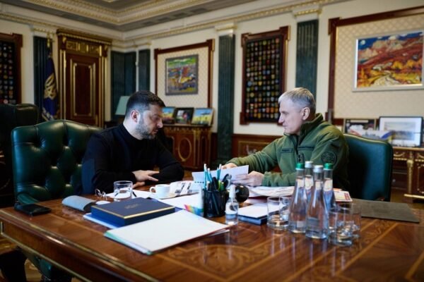 Система Путіна не витримає протистояння, у яке він завів Росію: Зеленський заслухав доповідь голови СЗР