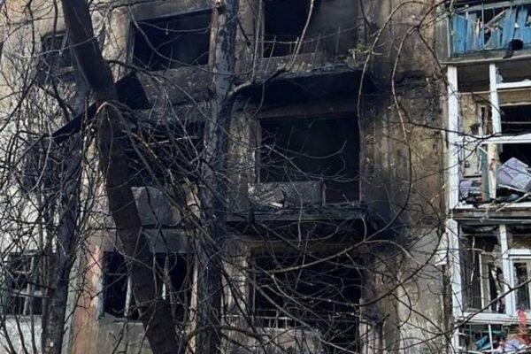 У Шахтарському на Дніпропетровщині “Шахед” влучив у багатоповерхівку