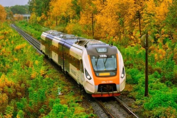 Укрзалізниця призначила додаткові поїзди в Карпати на осінні вихідні