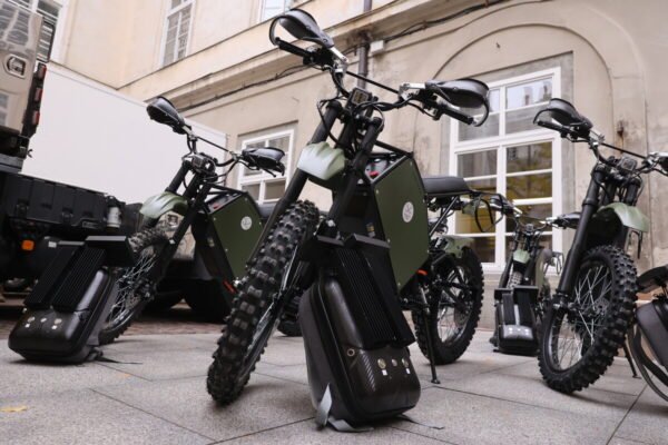 Львів передав військовим нову партію техніки та обладнання на 25,5 млн грн