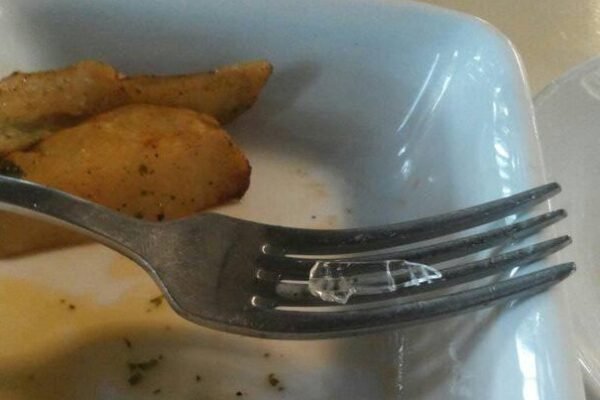 В школі на Хмельниччині дитина порізалася уламком скла, який був у тарілці з супом