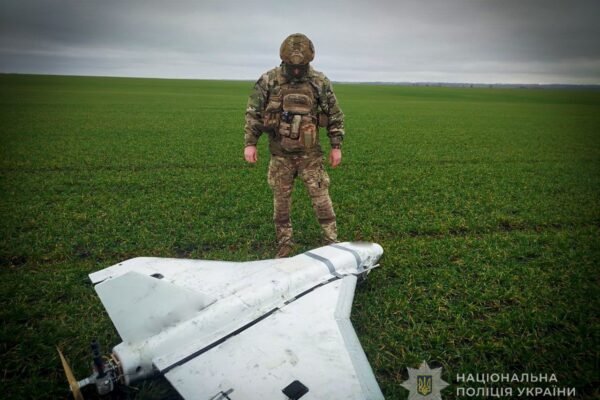 В полі на Сумщині впав та не розірвався ударний БпЛА. Його знешкодили вибухотехніки