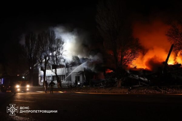 Вночі 15 листопада ворог атакував Дніпро та область. Пошкоджені підприємства, є жертви