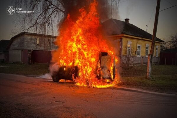 Внаслідок атак БпЛА на Чернігівщині минулої доби уражено енергооб’єкт, горіли автівки та будинки