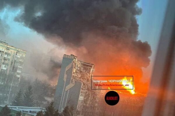 Росіяни вдарили по Тернополю шахедами і ракетами: Внаслідок прямого влучання зруйновано багатоповерхівку (ФОТО, ВІДЕО)