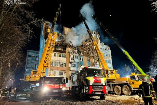 У Тернополі всю ніч тривали рятувально-пошукові роботи на місці ракетних ударів