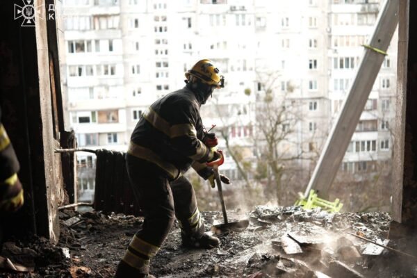 Масований удар по Києву: Рятувальники ще шукають людей під завалами