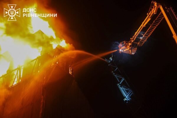 На Рівненщині загорівся елеватор (ФОТО, ВІДЕО)