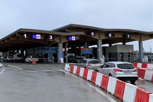 Держмитслужба попереджає про можливі затримки під час перетину кордону з Польщею