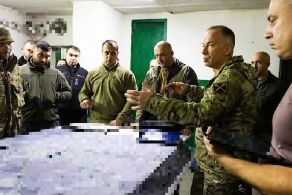 Сирський заявив, що оточення чи блокування Покровська немає: У місті триває операція зі знищення й витіснення ворога