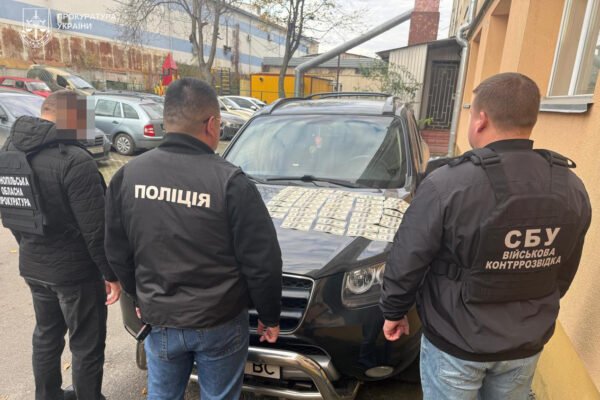 У Тернополі затримали експоліцейського, який обіцяв за 4 тисячі доларів зняти військовозобов’язаного з розшуку