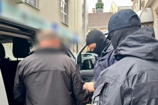 12 тисяч євро за перетин кордону: на Прикарпатті затримали переправника