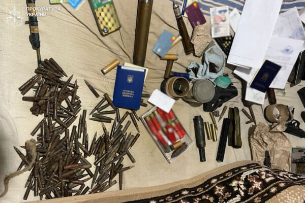 На Львівщині судитимуть чоловіка, який поштою відправляв зброю та боєприпаси